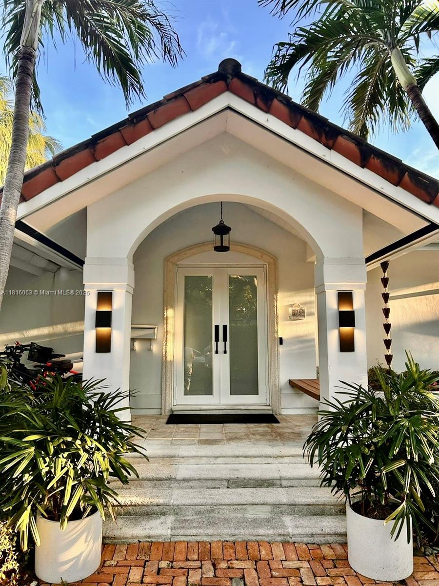 375 Harbor Ct #. Key Biscayne, FL 33149 375 Harbor Ct #. Key Biscayne, FL 33149
