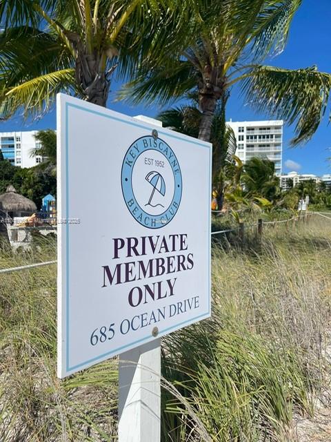 375 Harbor Ct #. Key Biscayne, FL 33149