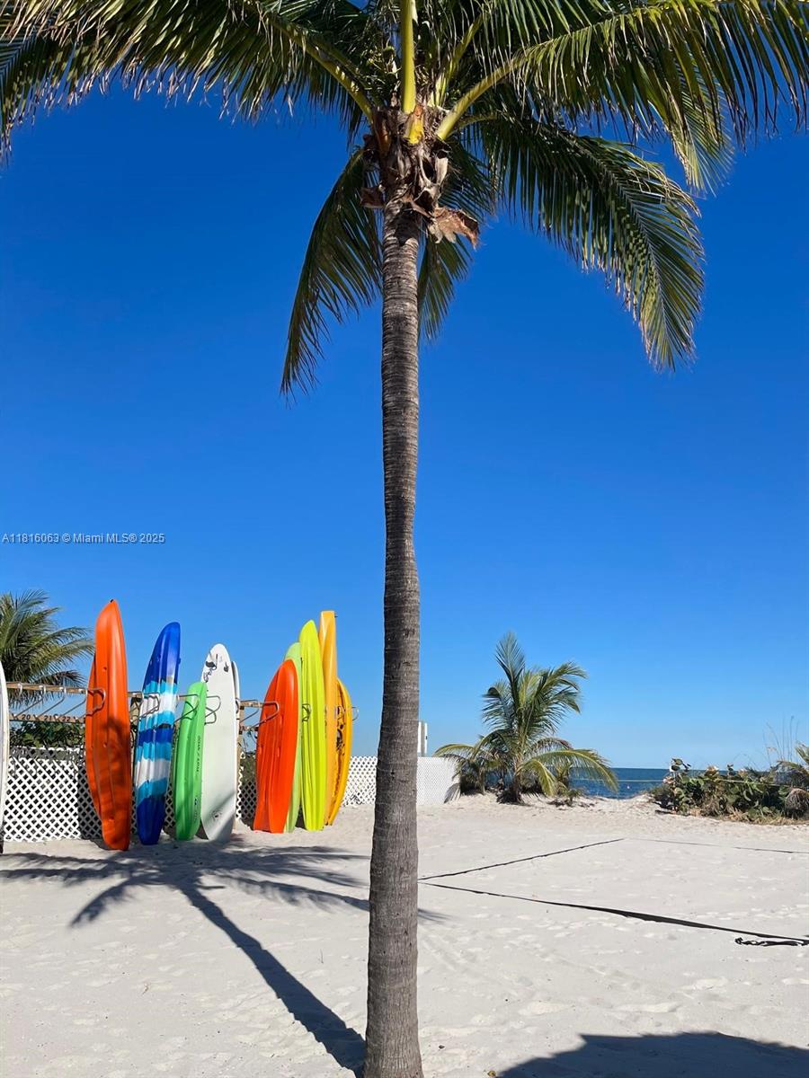 375 Harbor Ct #. Key Biscayne, FL 33149