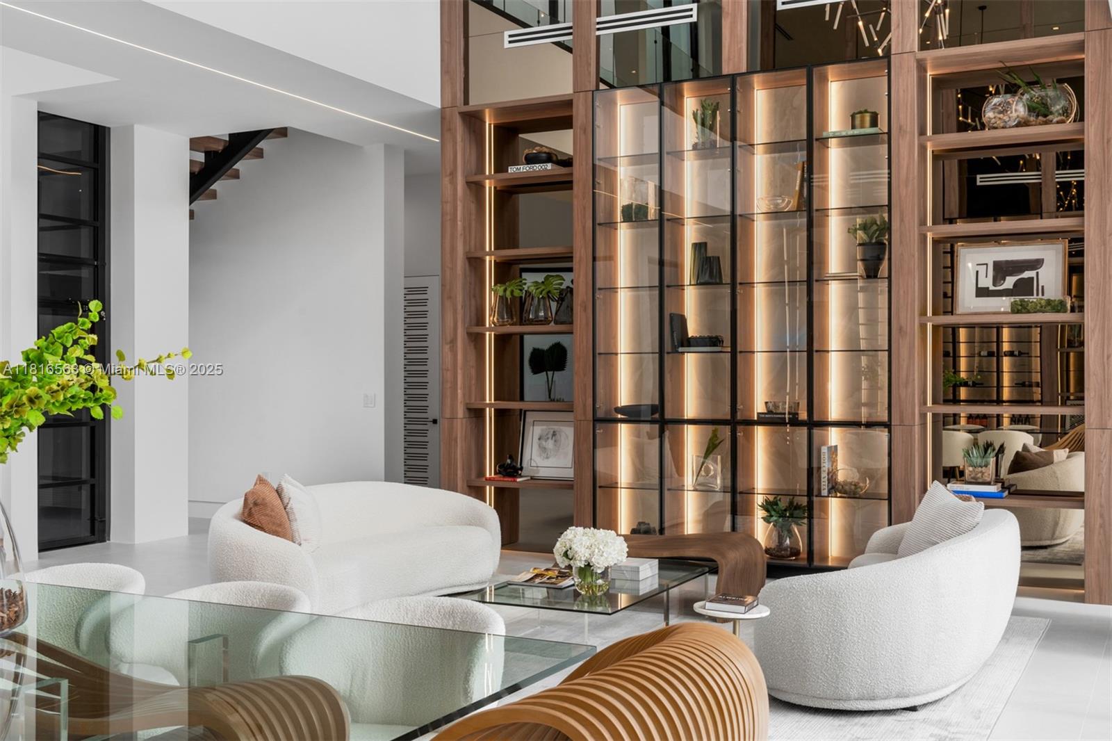 6900 SW 72nd Ct Miami, FL 33143