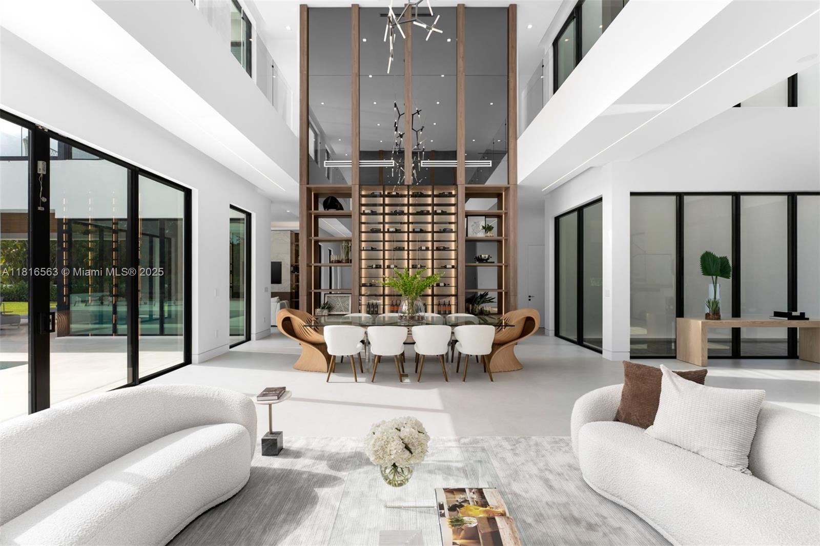 6900 SW 72nd Ct Miami, FL 33143