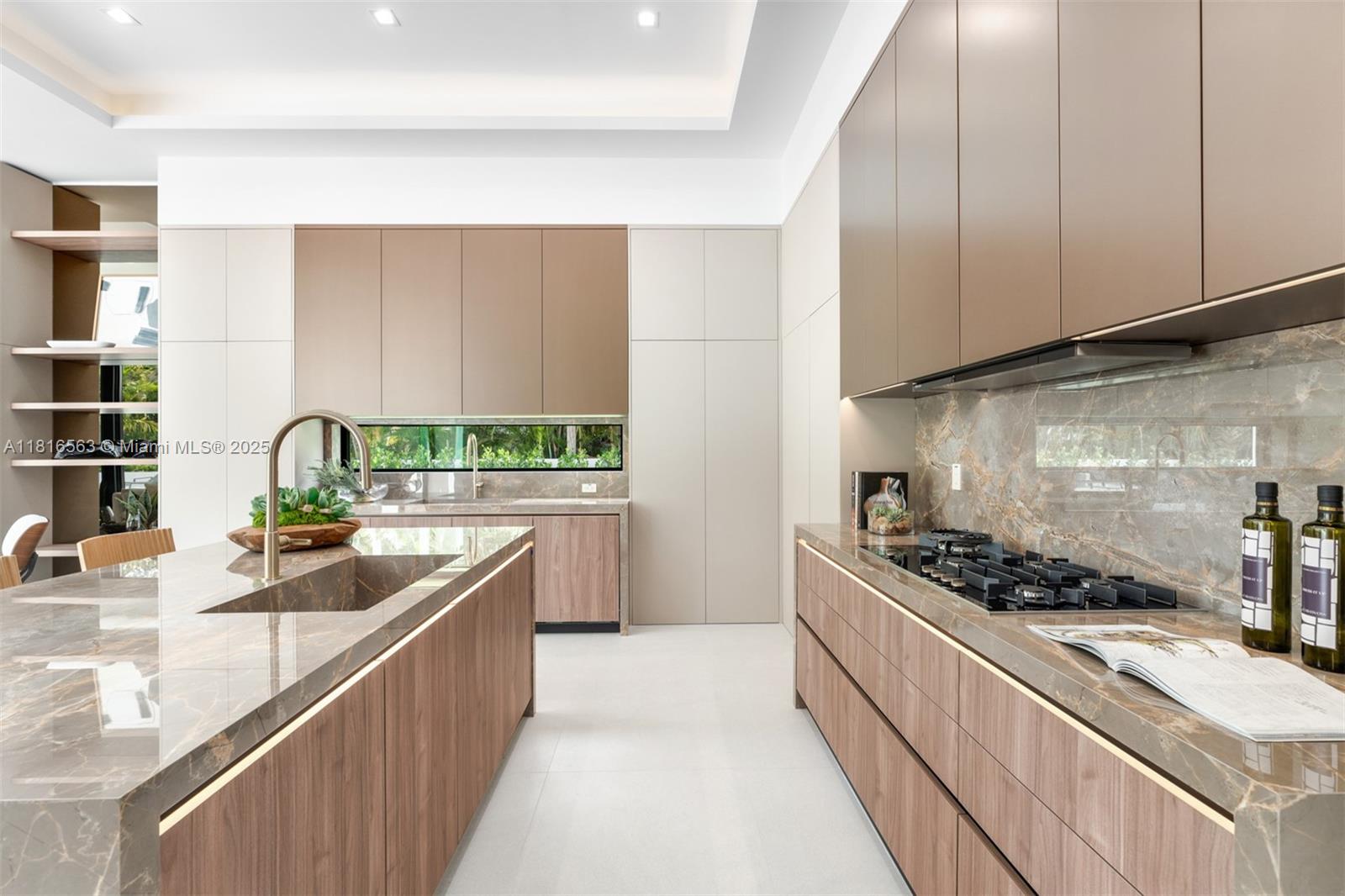 6900 SW 72nd Ct Miami, FL 33143