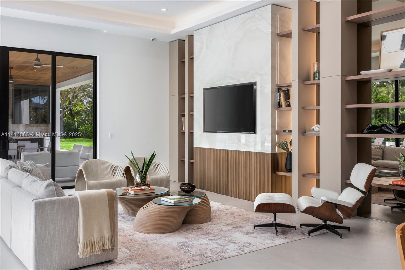 6900 SW 72nd Ct Miami, FL 33143