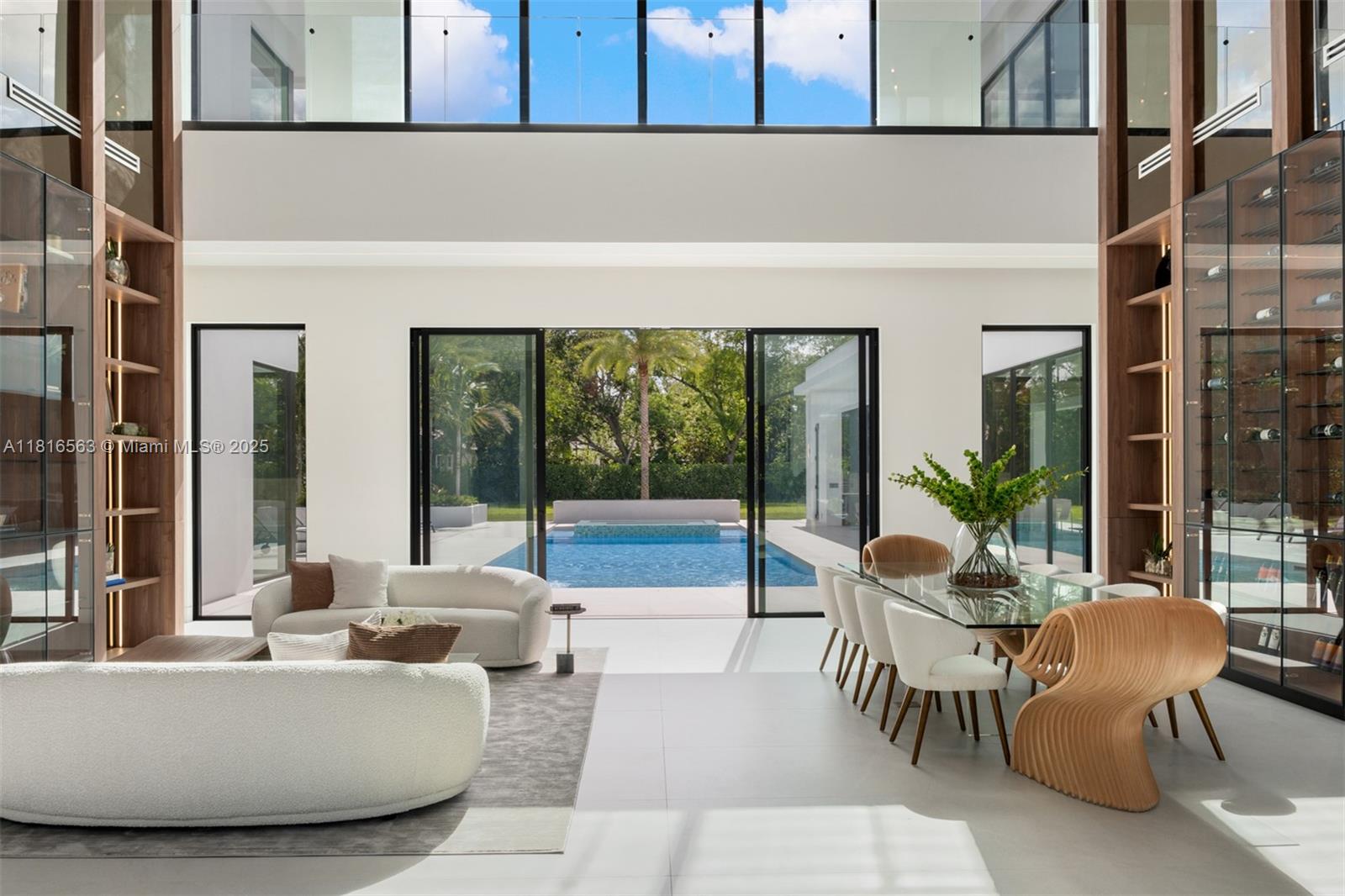 6900 SW 72nd Ct Miami, FL 33143