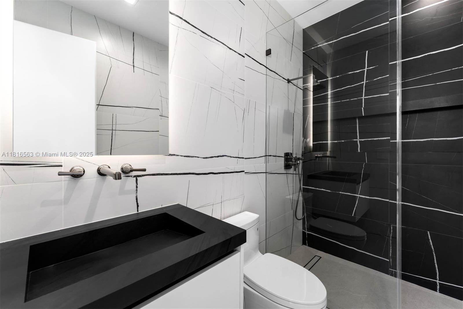 6900 SW 72nd Ct Miami, FL 33143