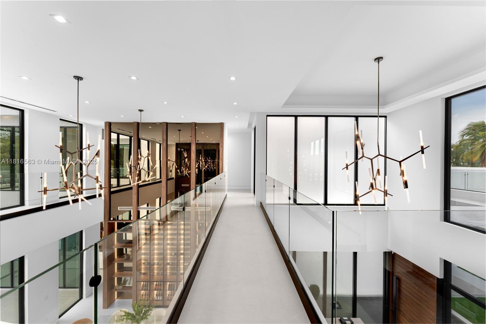 6900 SW 72nd Ct Miami, FL 33143