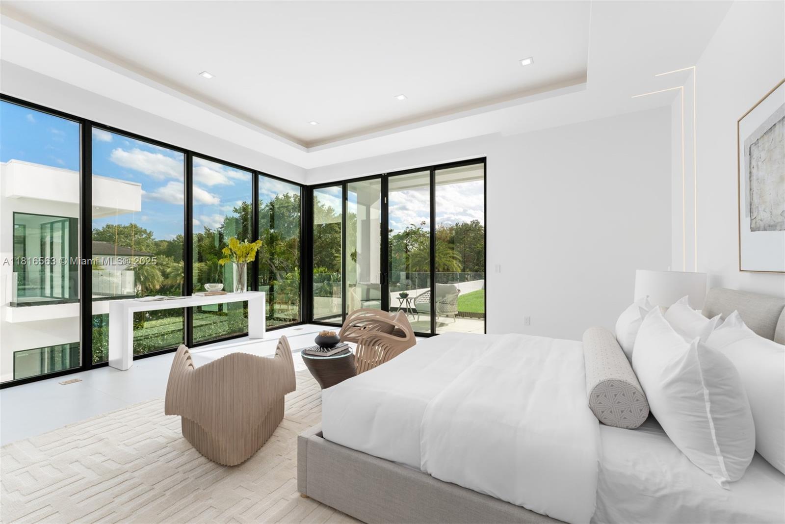 6900 SW 72nd Ct Miami, FL 33143