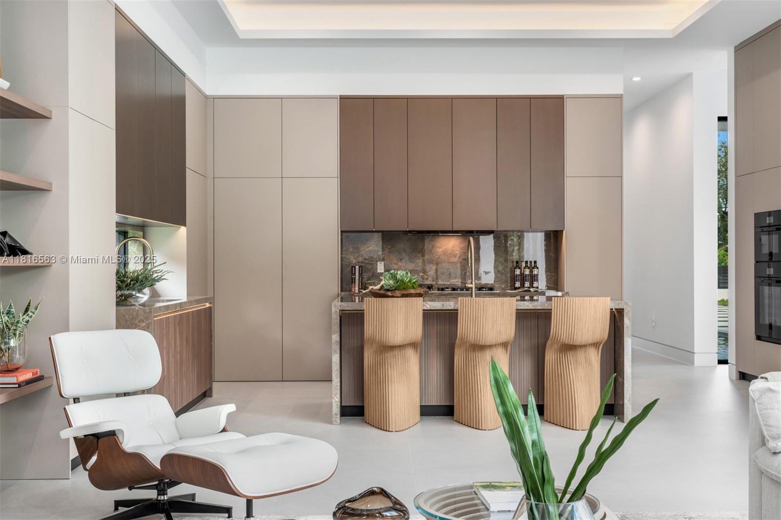 6900 SW 72nd Ct Miami, FL 33143