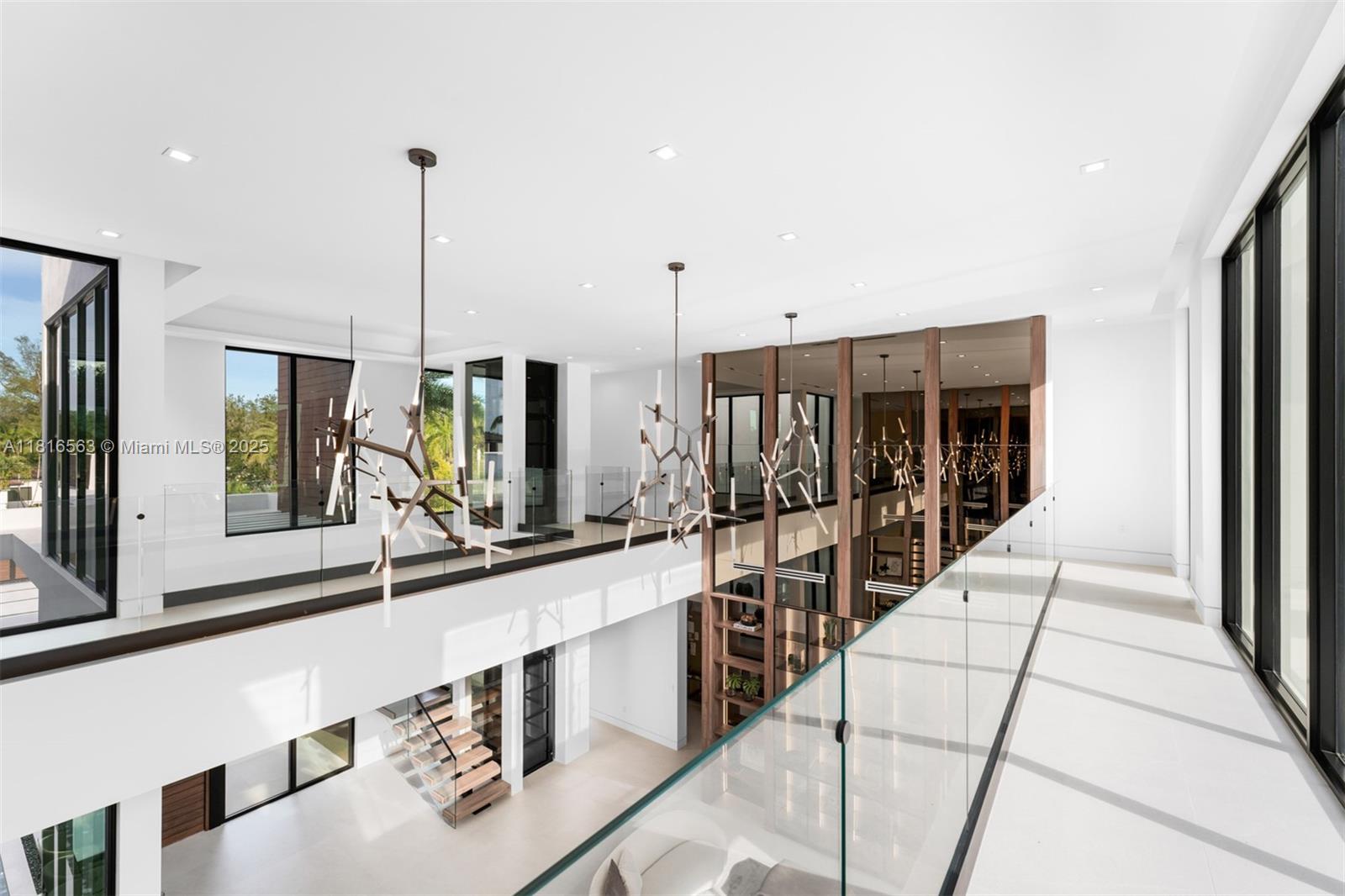 6900 SW 72nd Ct Miami, FL 33143