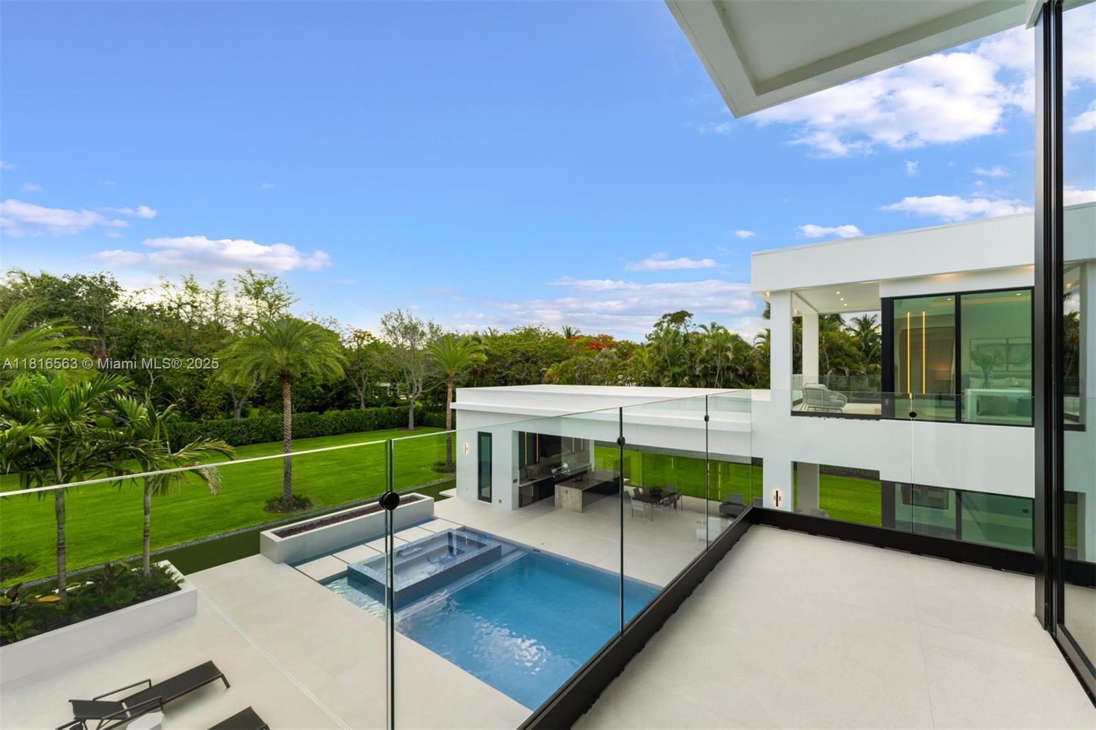 6900 SW 72nd Ct Miami, FL 33143