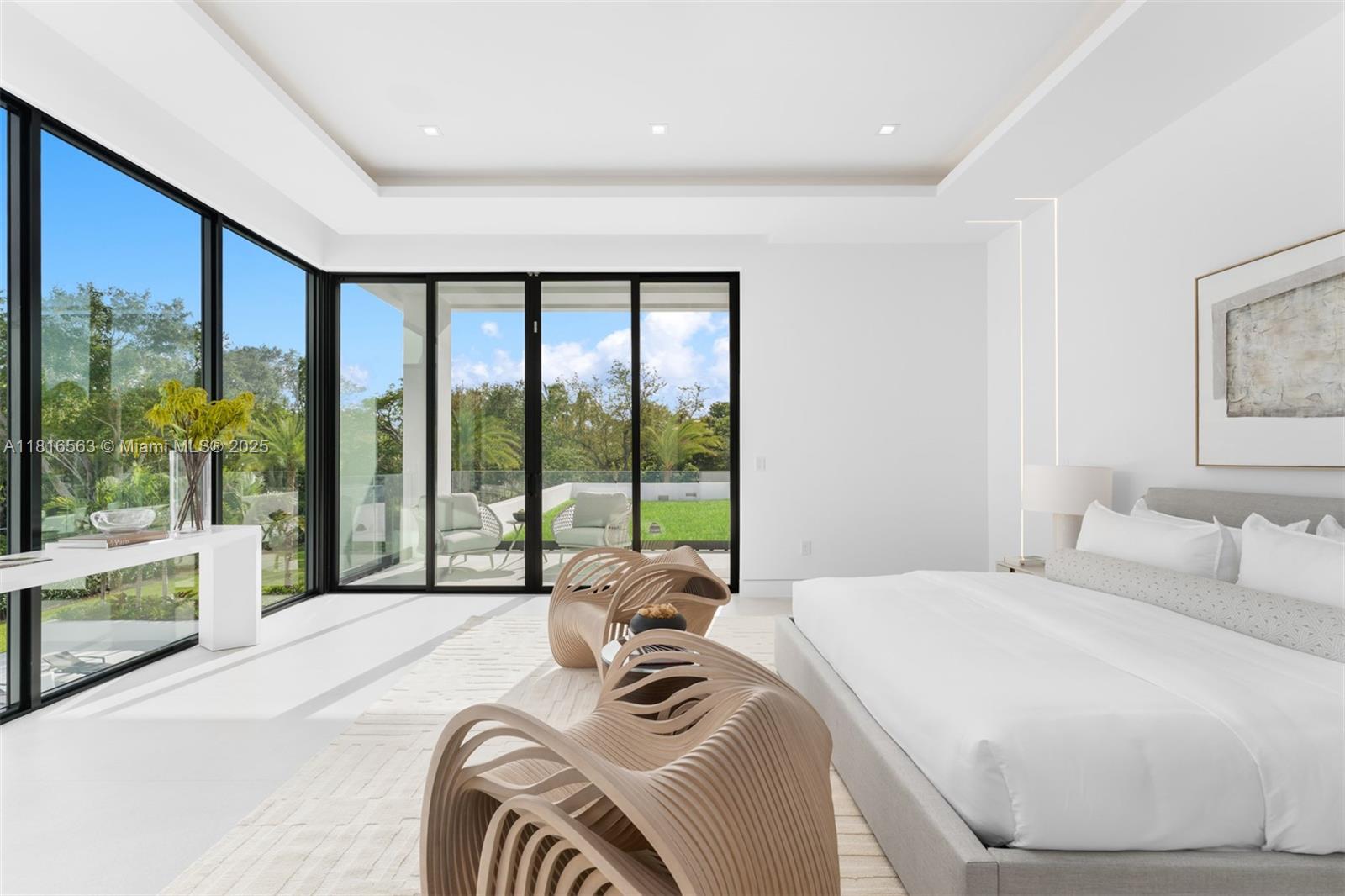 6900 SW 72nd Ct Miami, FL 33143