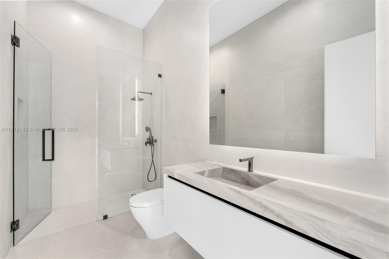 6900 SW 72nd Ct Miami, FL 33143