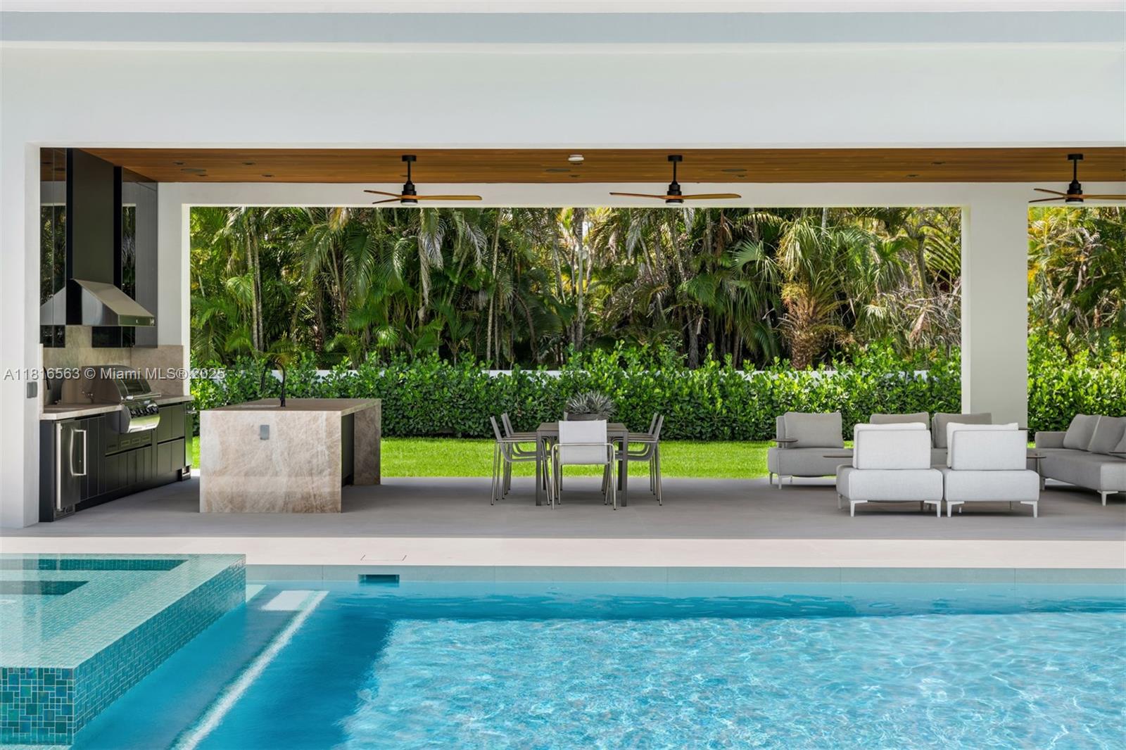 6900 SW 72nd Ct Miami, FL 33143