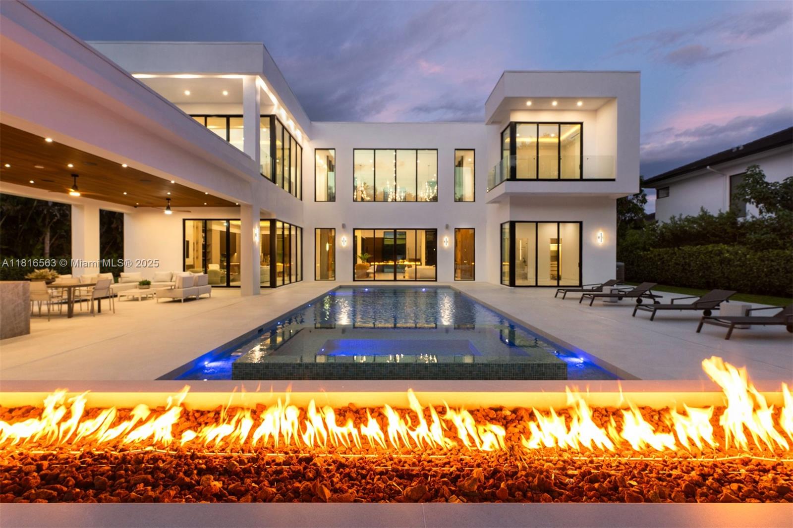 6900 SW 72nd Ct Miami, FL 33143