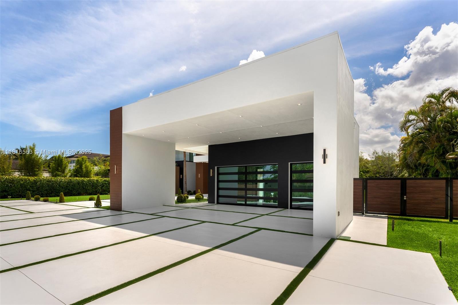 6900 SW 72nd Ct Miami, FL 33143