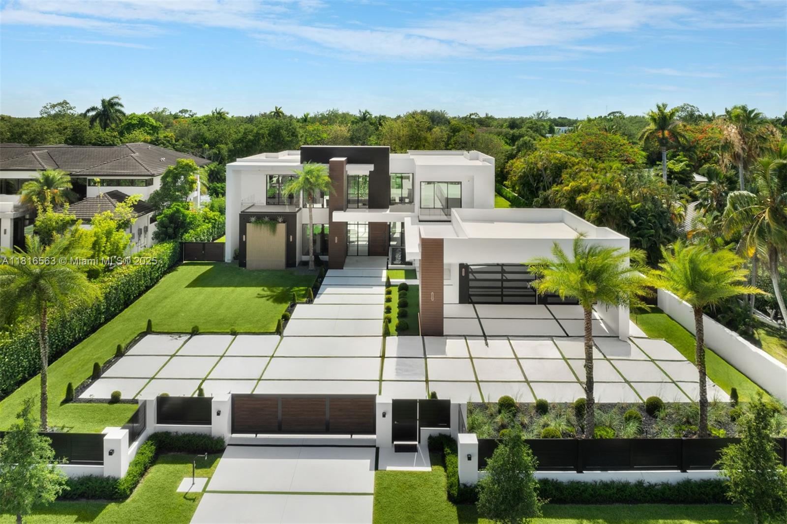 6900 SW 72nd Ct Miami, FL 33143