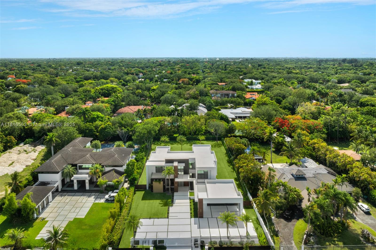 6900 SW 72nd Ct Miami, FL 33143