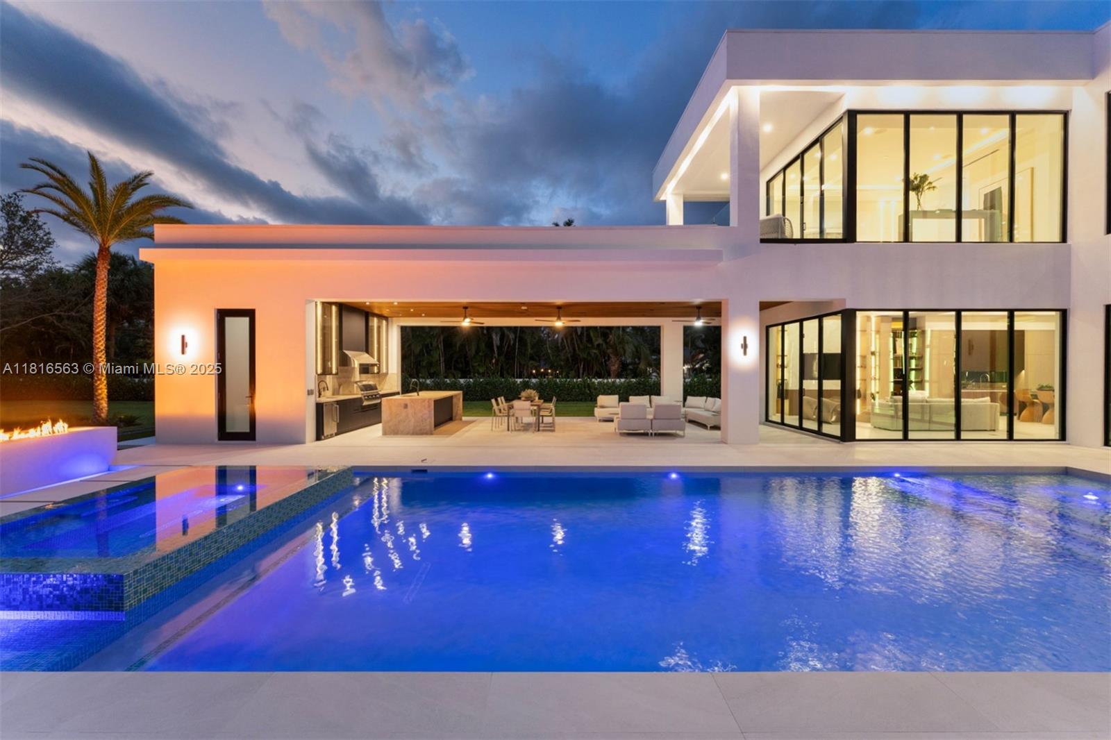 6900 SW 72nd Ct Miami, FL 33143