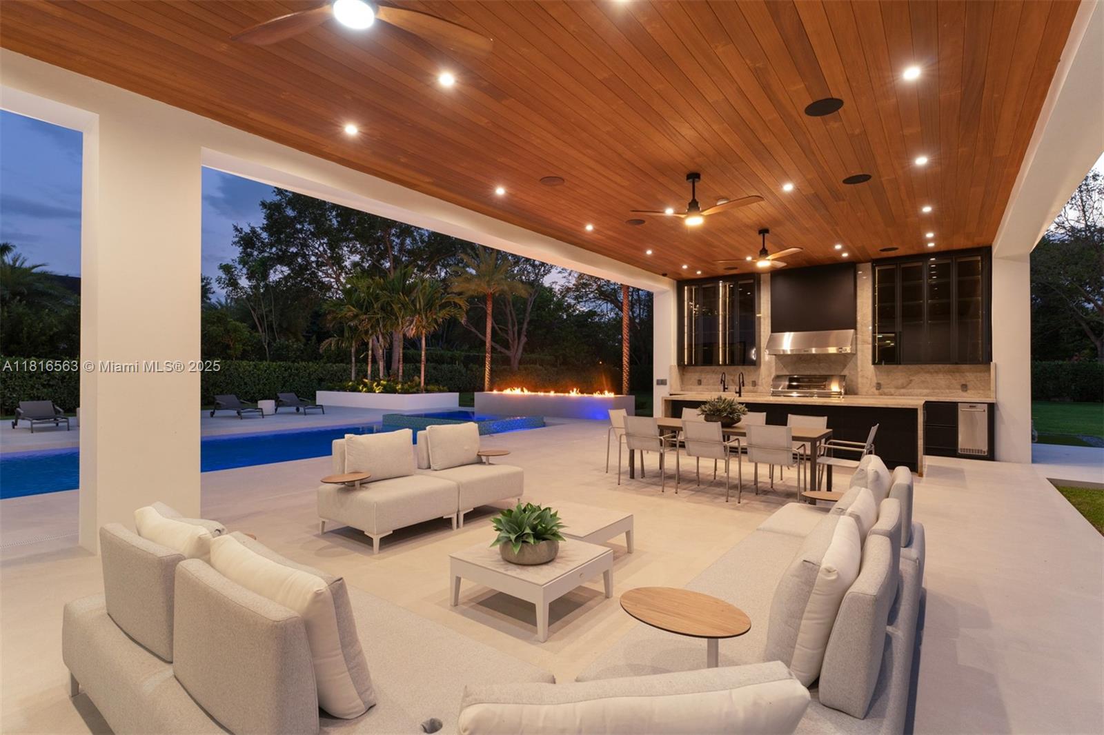 6900 SW 72nd Ct Miami, FL 33143