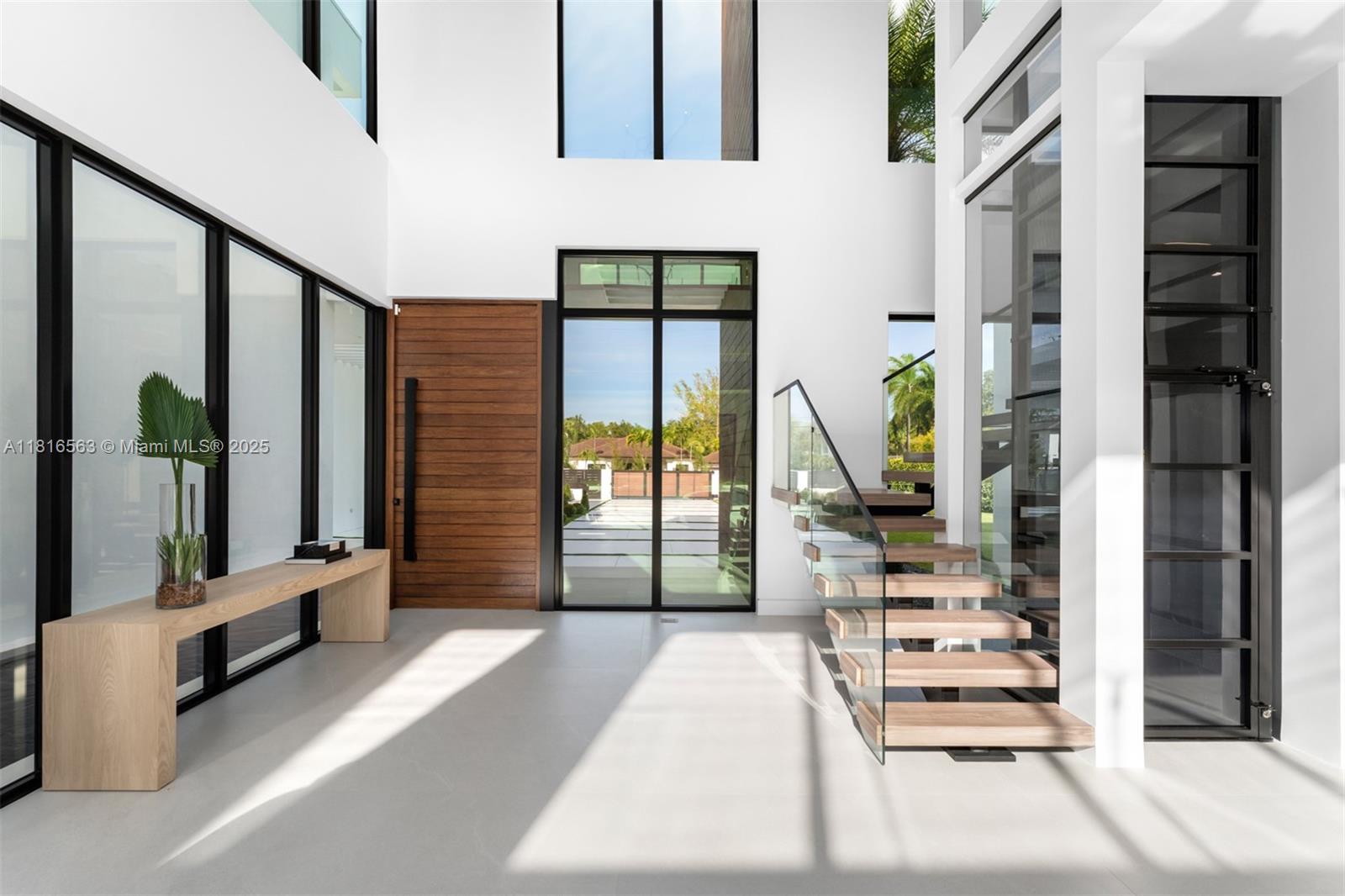 6900 SW 72nd Ct Miami, FL 33143