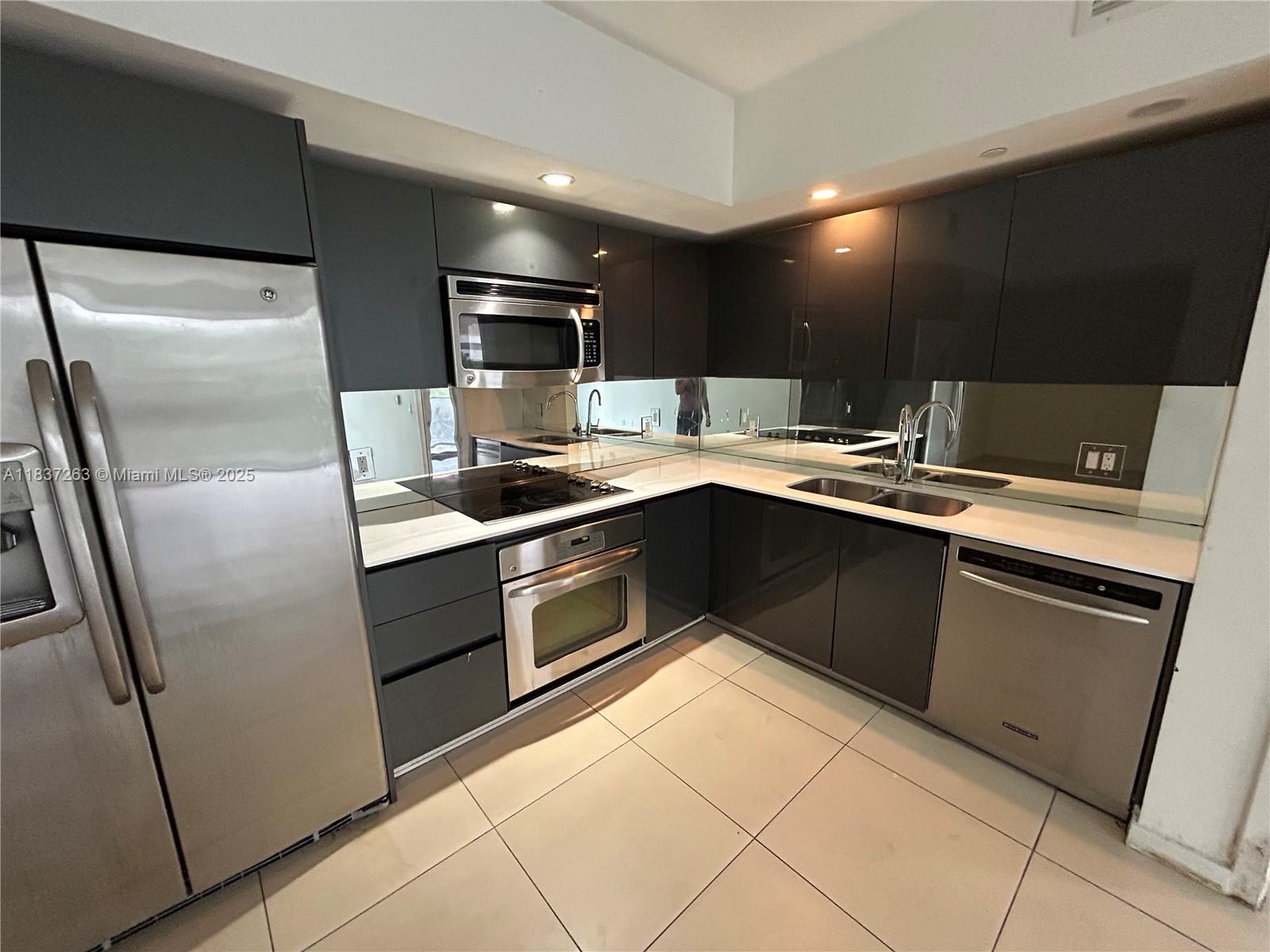 31 SE 6th St #407