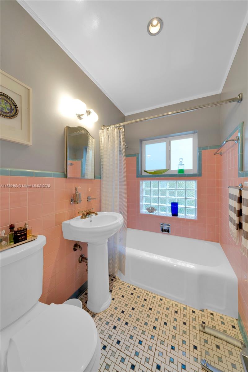 2665 SW 17th Ave Miami, FL 33133