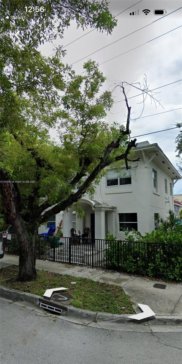 876 SW 2nd St