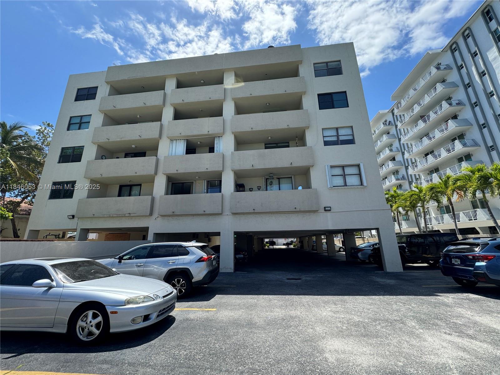 7125 Bay Dr #502