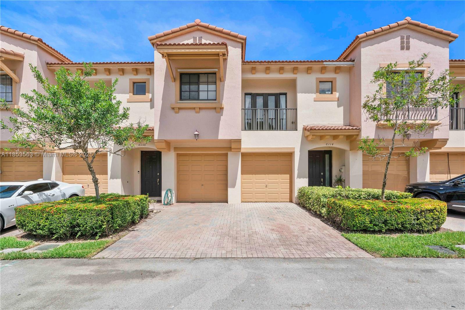 6116 E Grand Cypress Cir E