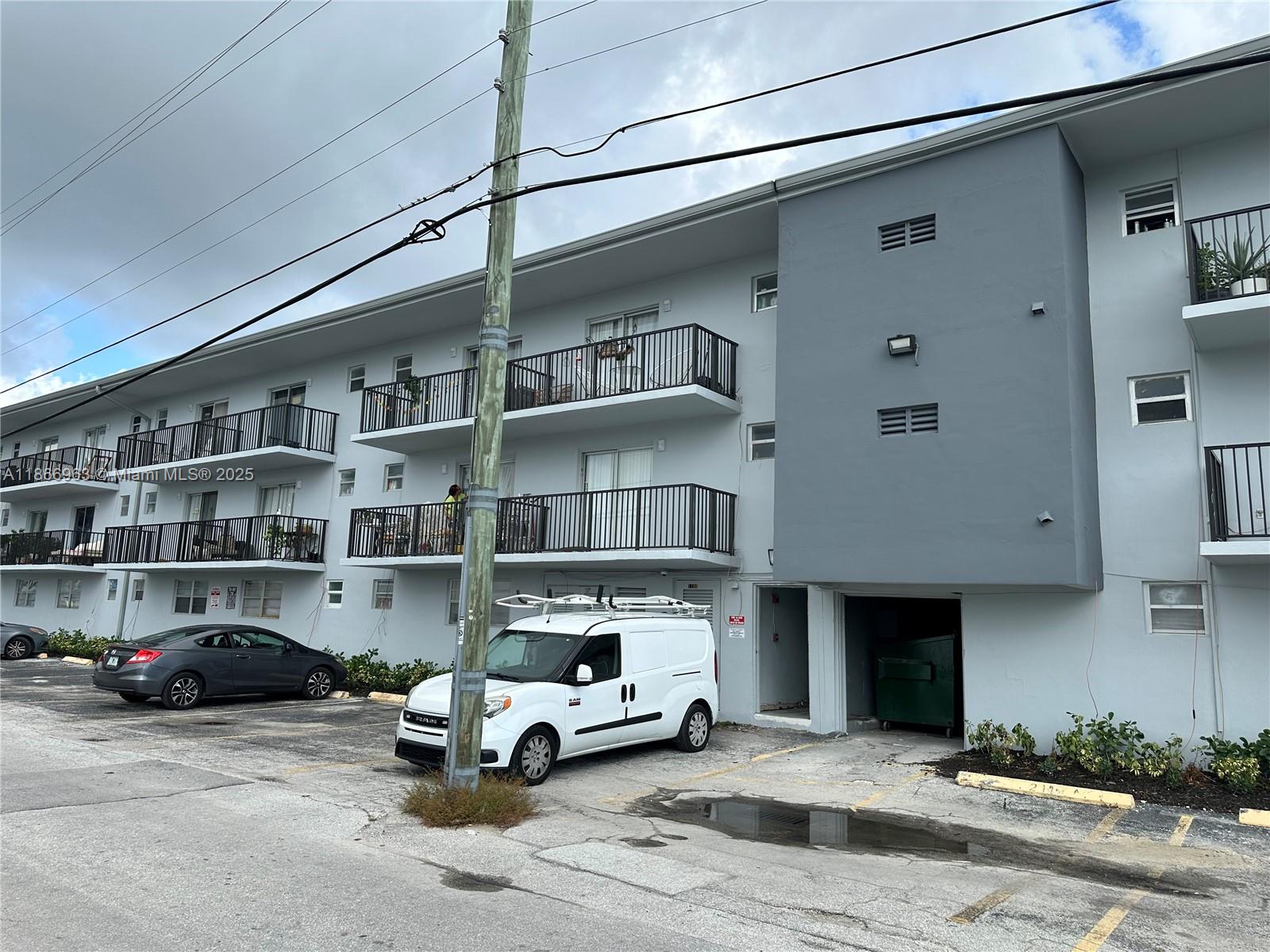 1100 NE 1st #111