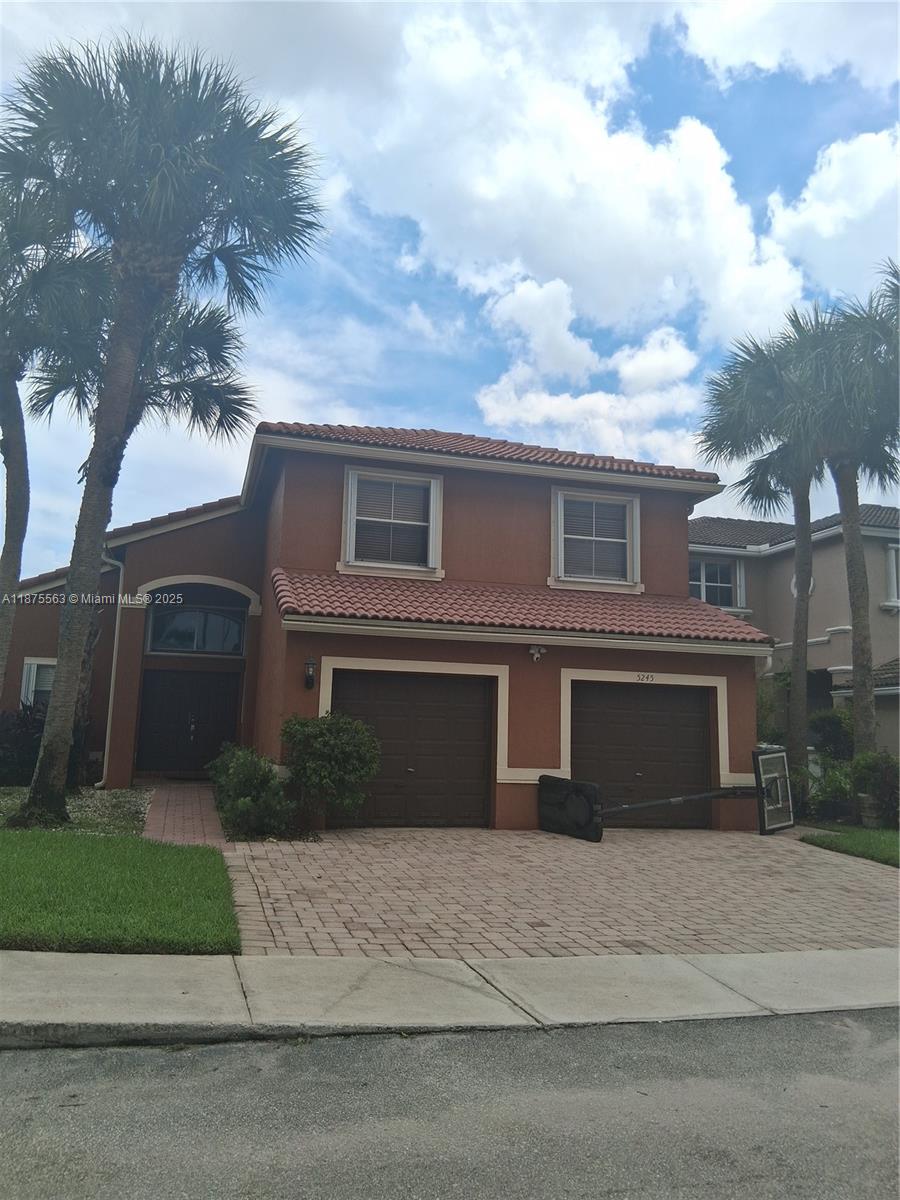 5245 SW 38th Ave