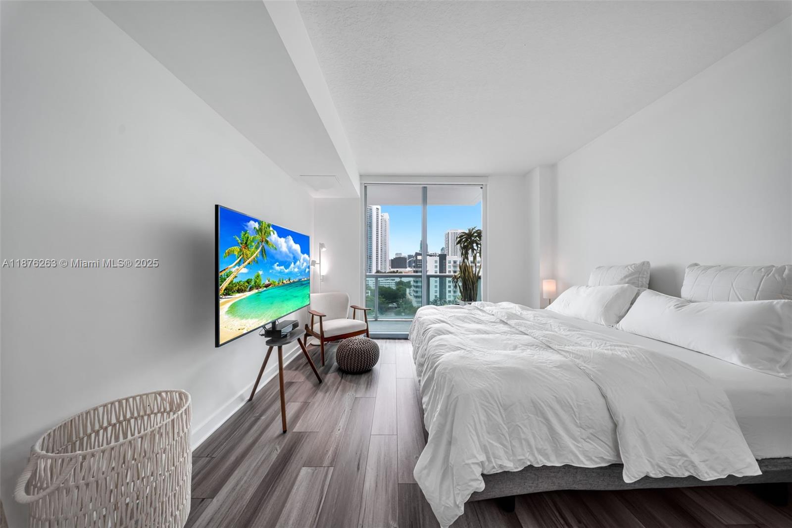 image Gallery Art Condo17