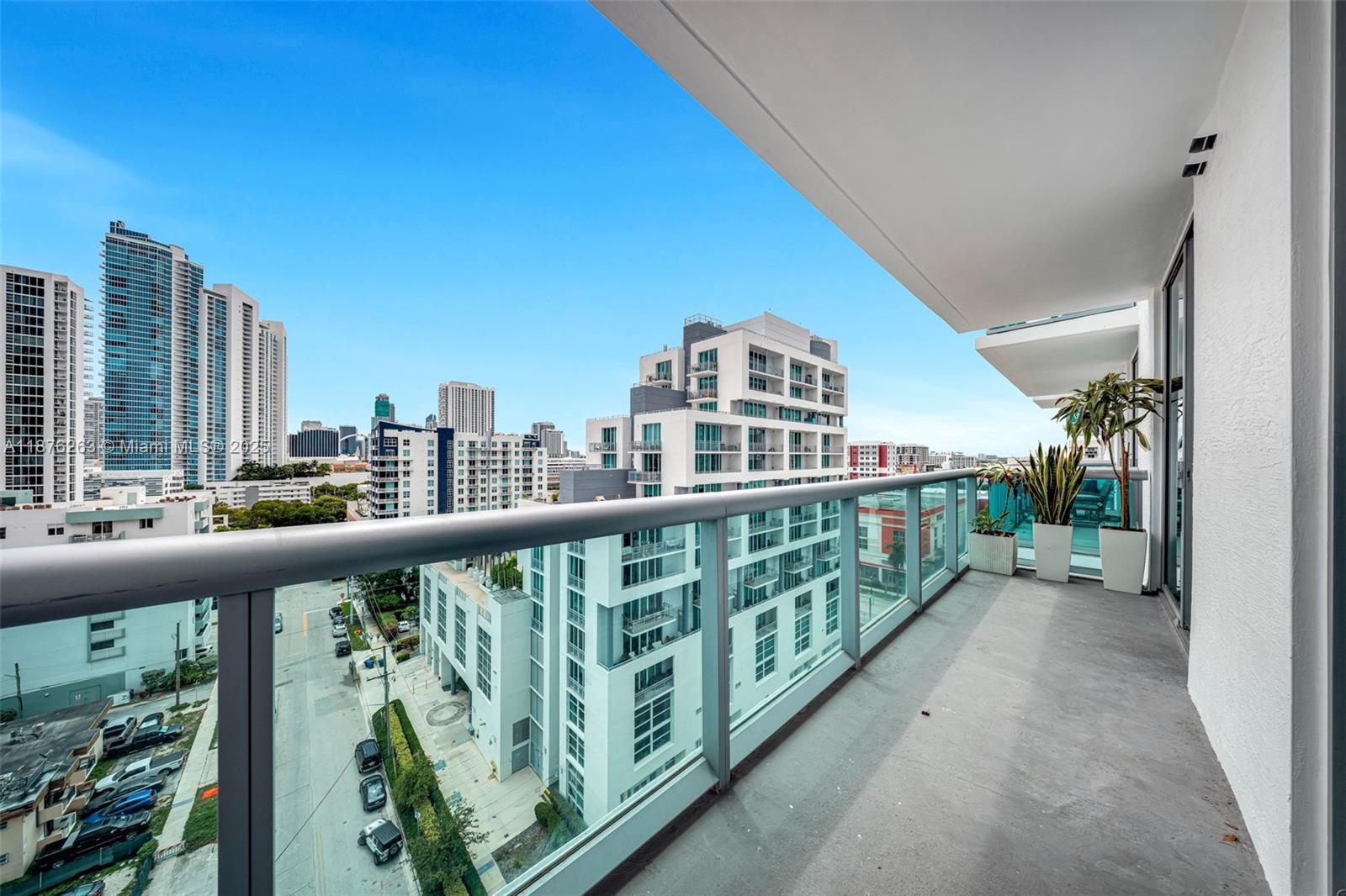 image Gallery Art Condo38