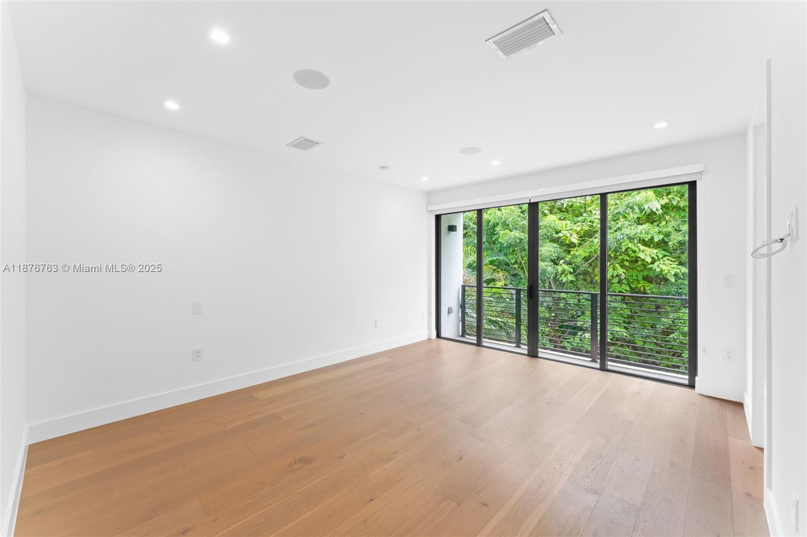 3132 Plaza St Miami, FL 33133