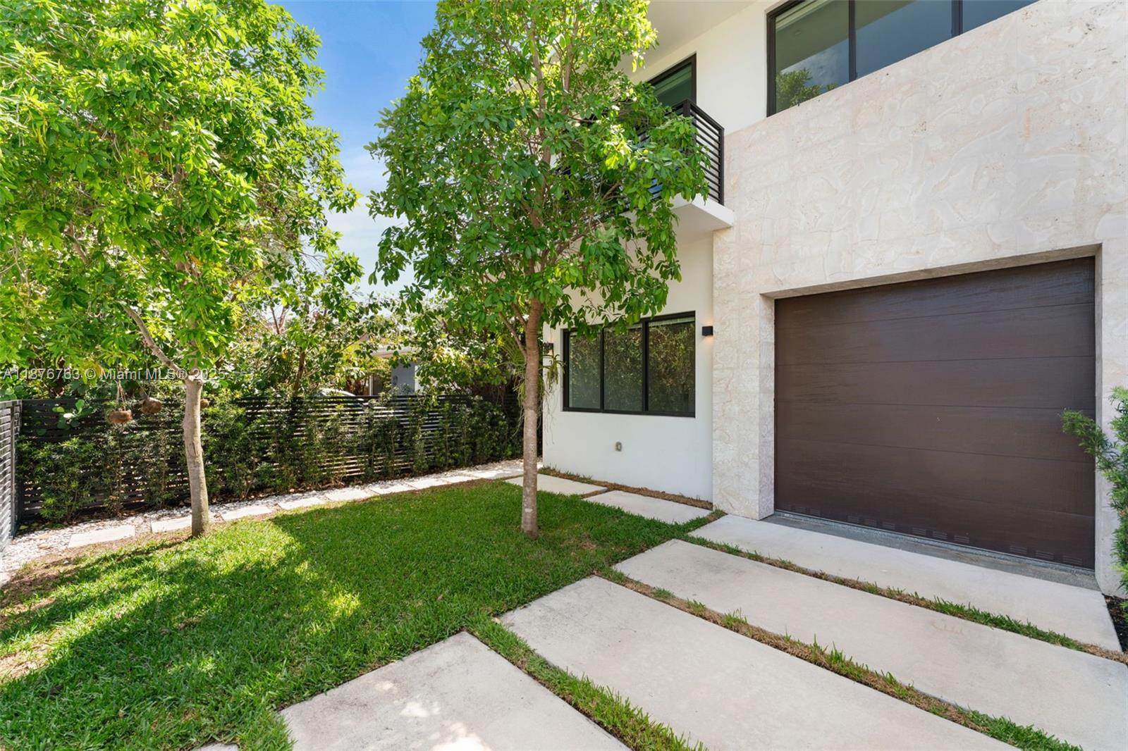 3132 Plaza St Miami, FL 33133