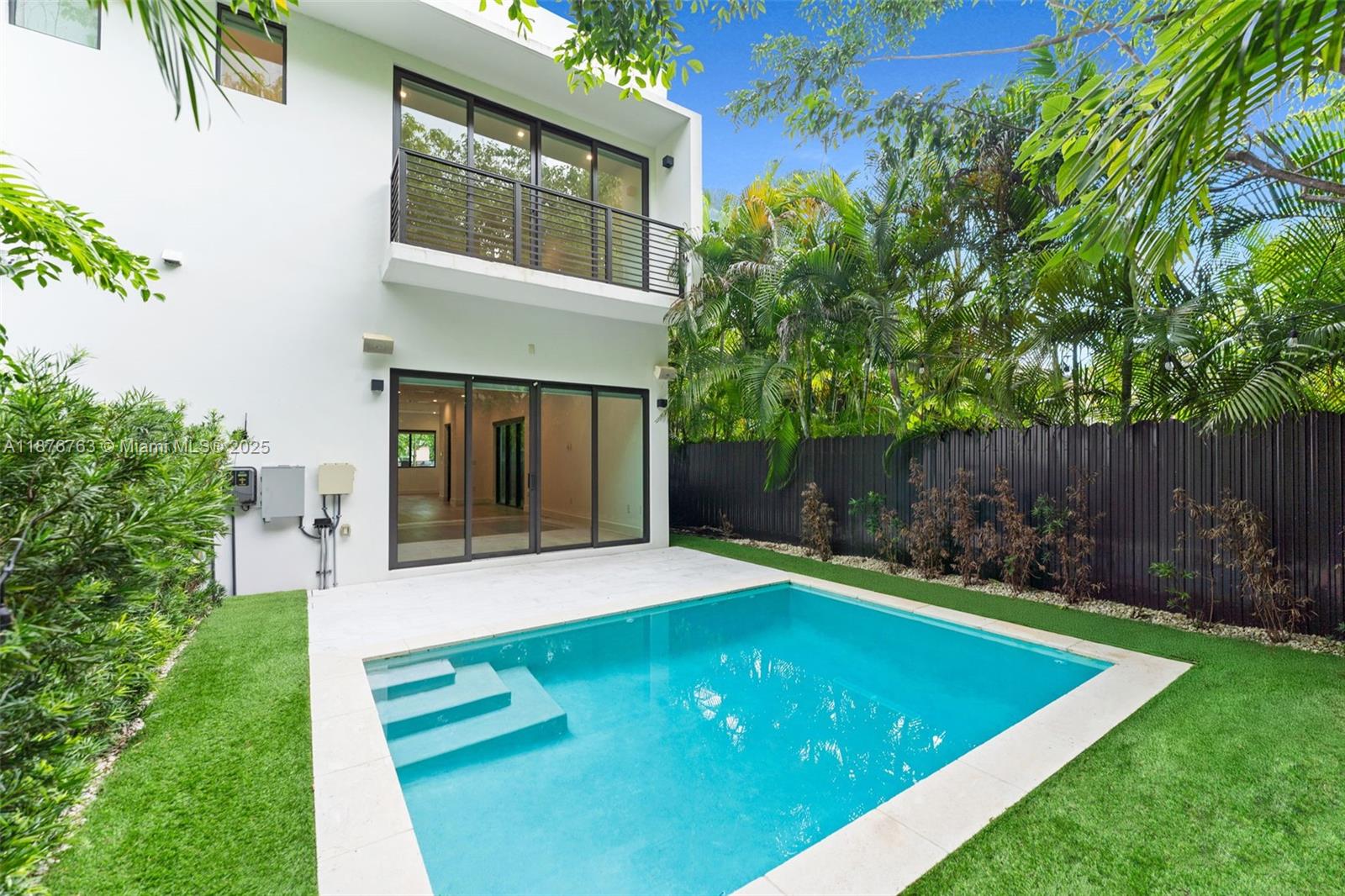 3132 Plaza St Miami, FL 33133