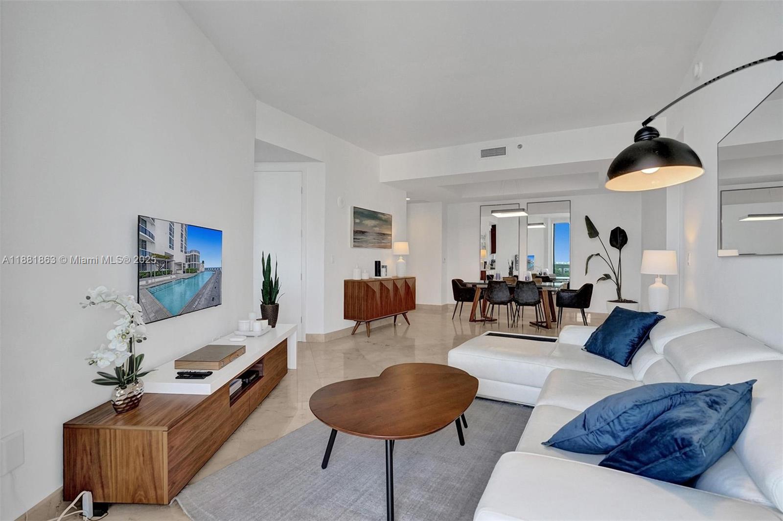 16001 Collins Ave #805