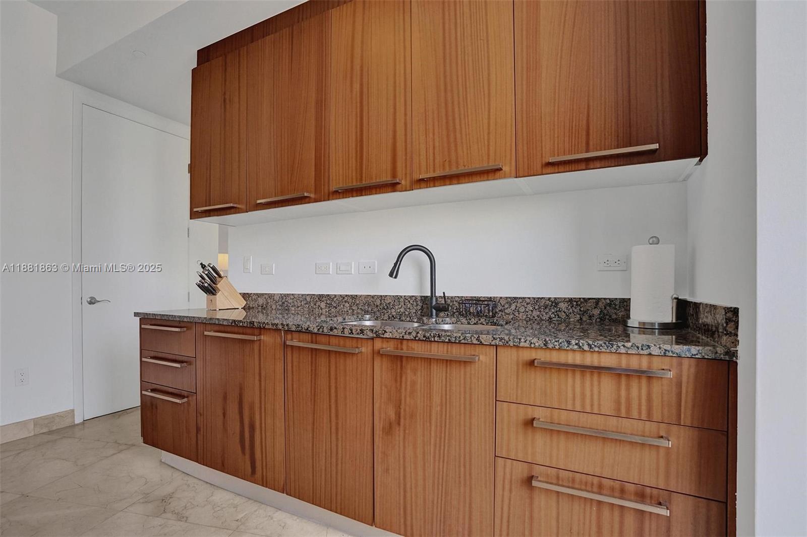 image Tdr Tower I Condo14