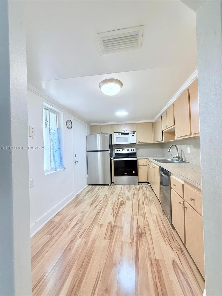 1201 NE 191st St #G304