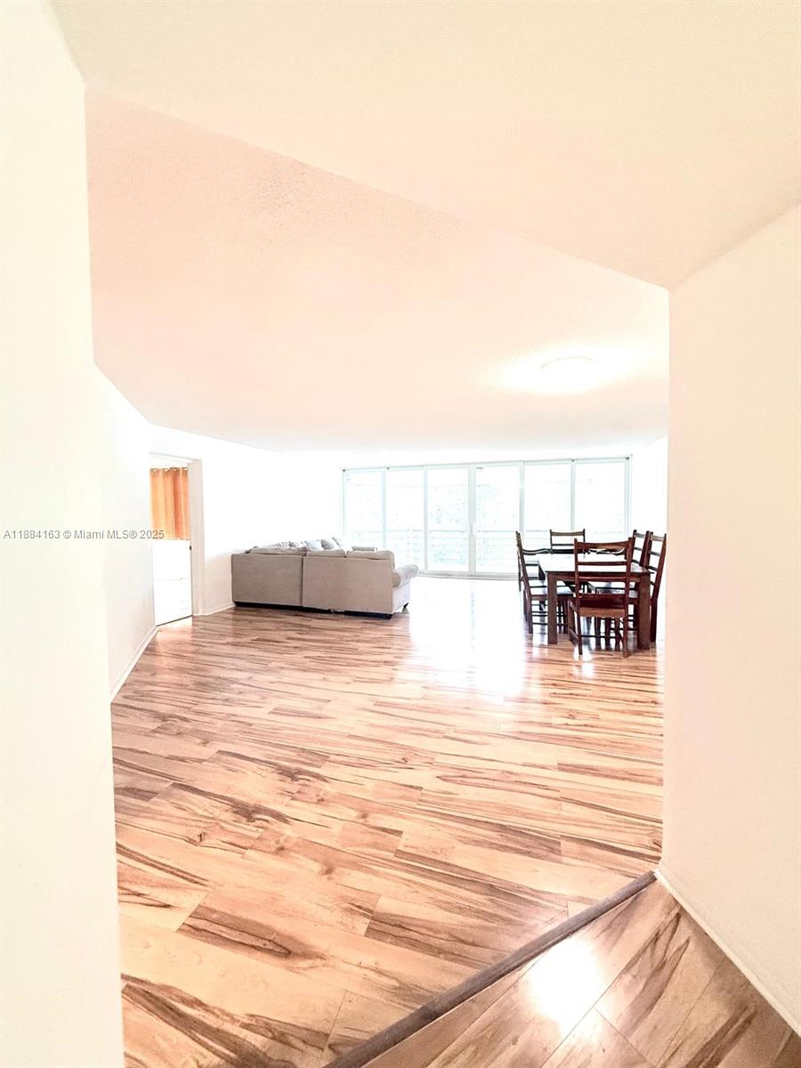 1201 NE 191st St #G304,Miami, FL 33179