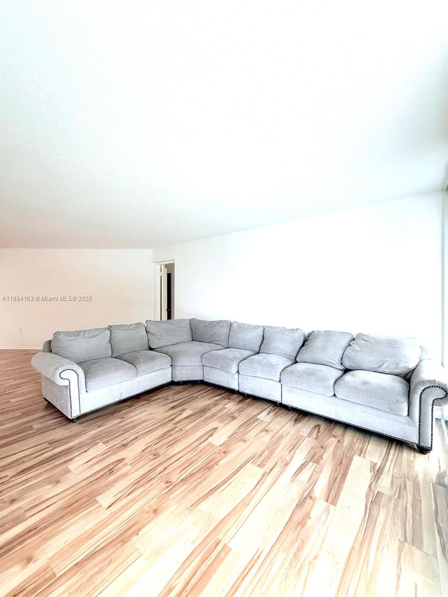 1201 NE 191st St #G304,Miami, FL 33179