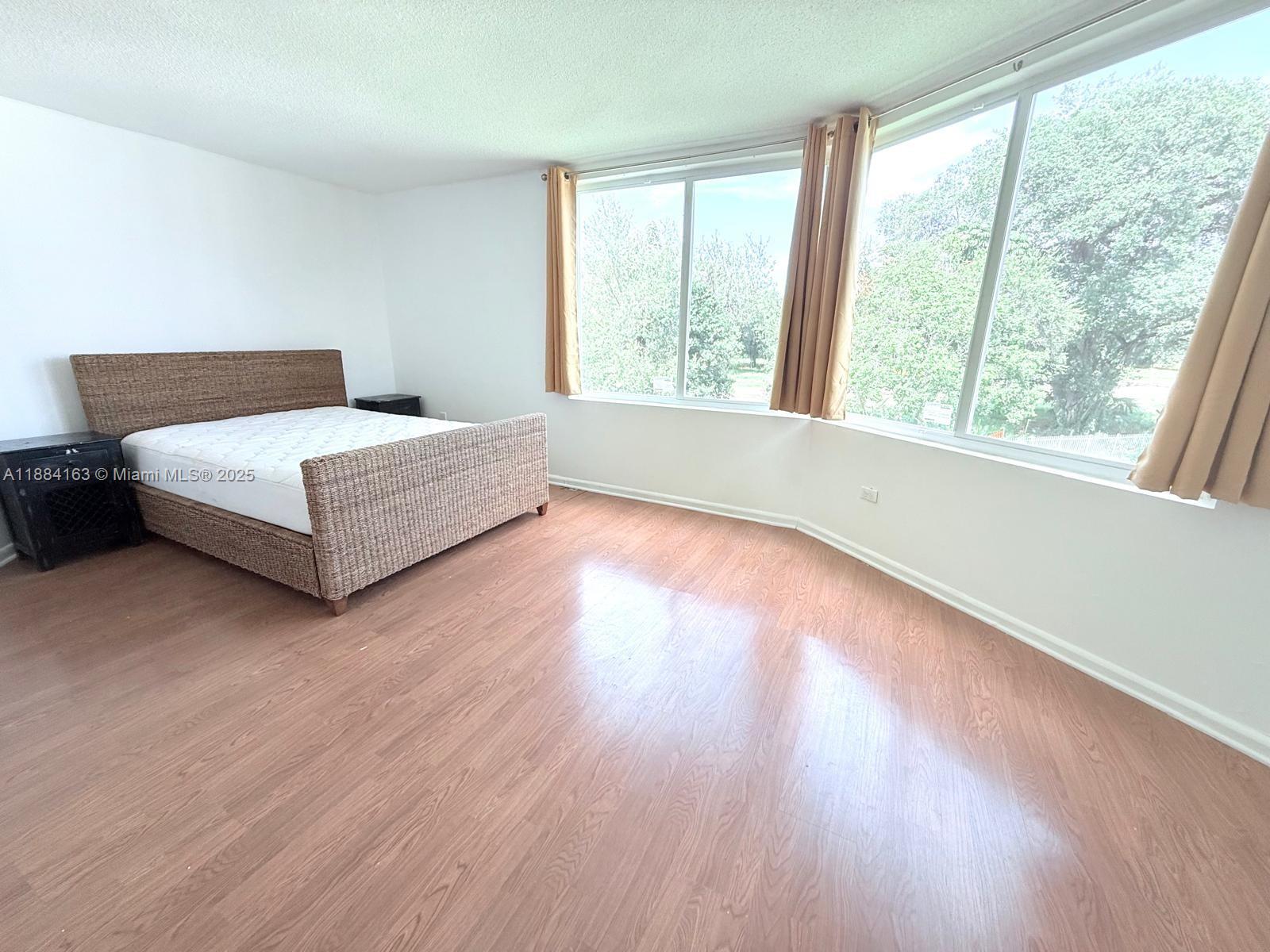 1201 NE 191st St #G304,Miami, FL 33179