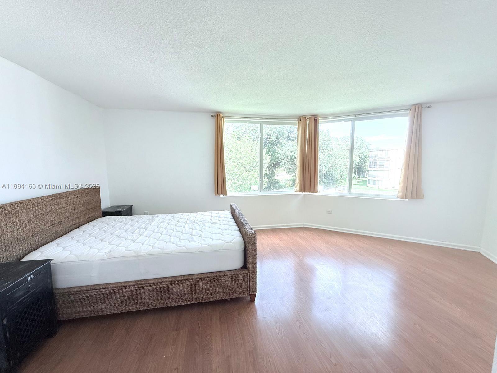 1201 NE 191st St #G304,Miami, FL 33179