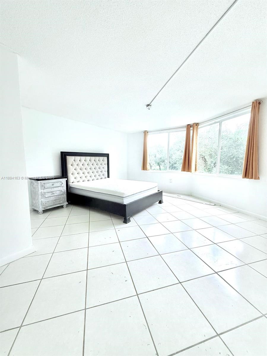 1201 NE 191st St #G304,Miami, FL 33179