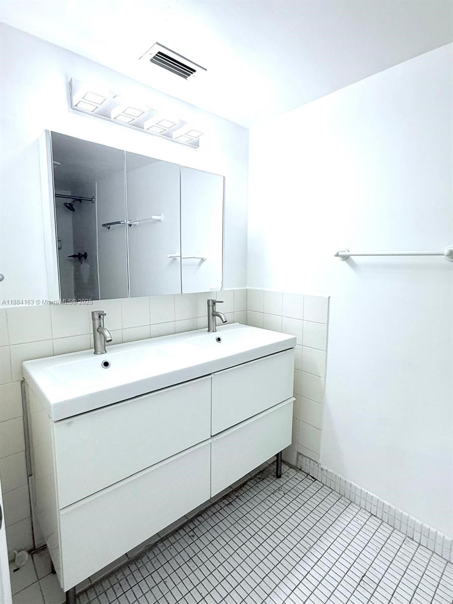 1201 NE 191st St #G304,Miami, FL 33179