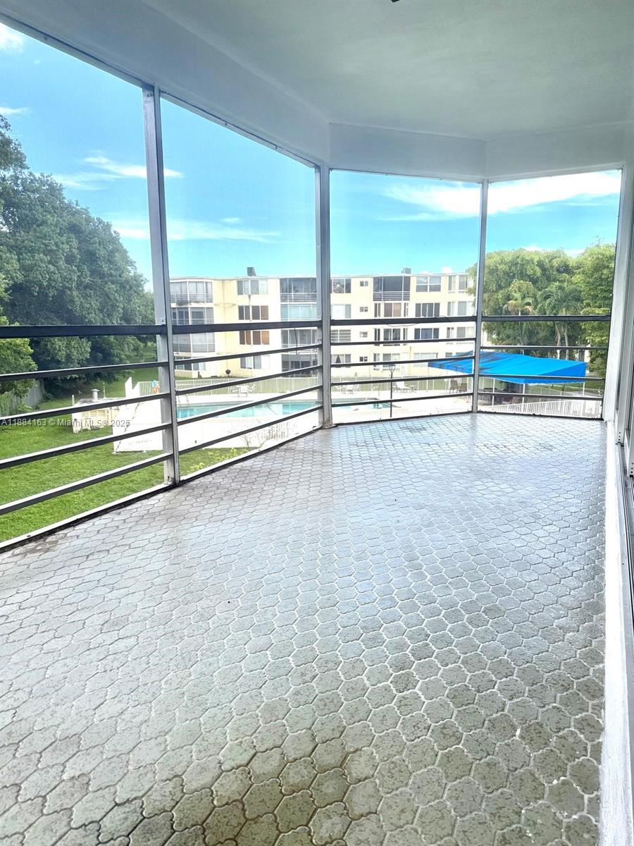 1201 NE 191st St #G304,Miami, FL 33179