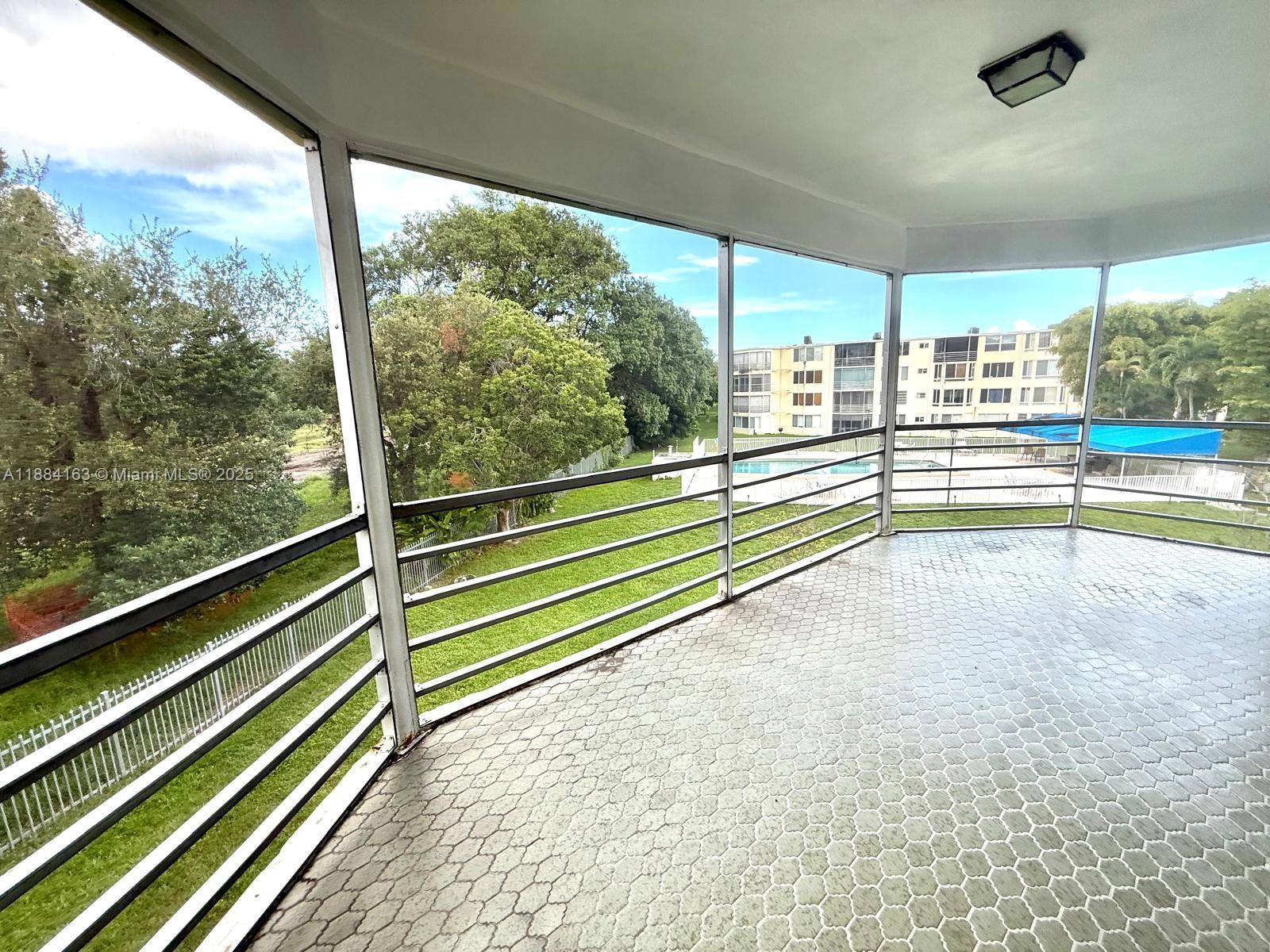 1201 NE 191st St #G304,Miami, FL 33179