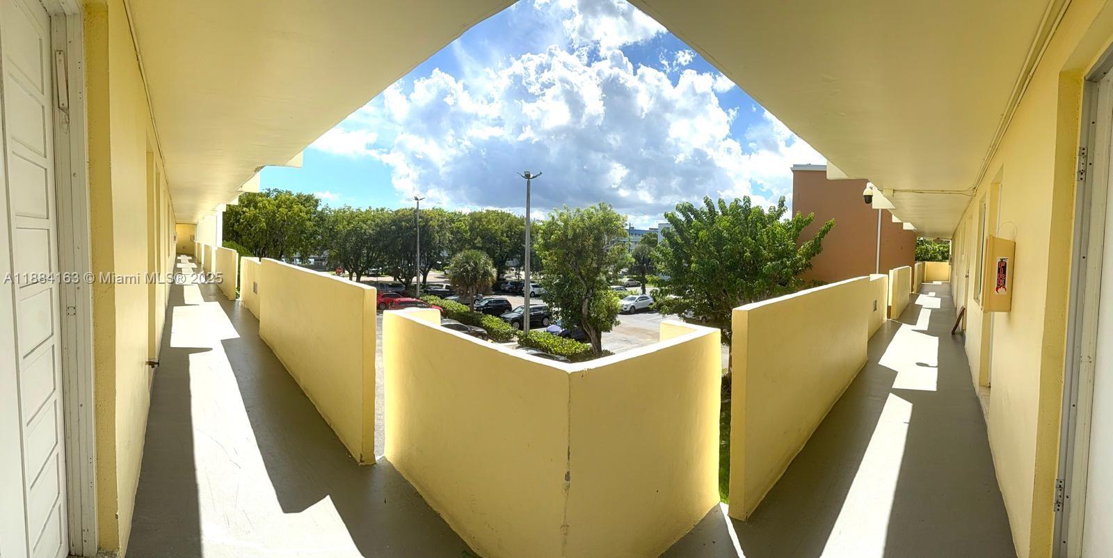 1201 NE 191st St #G304,Miami, FL 33179