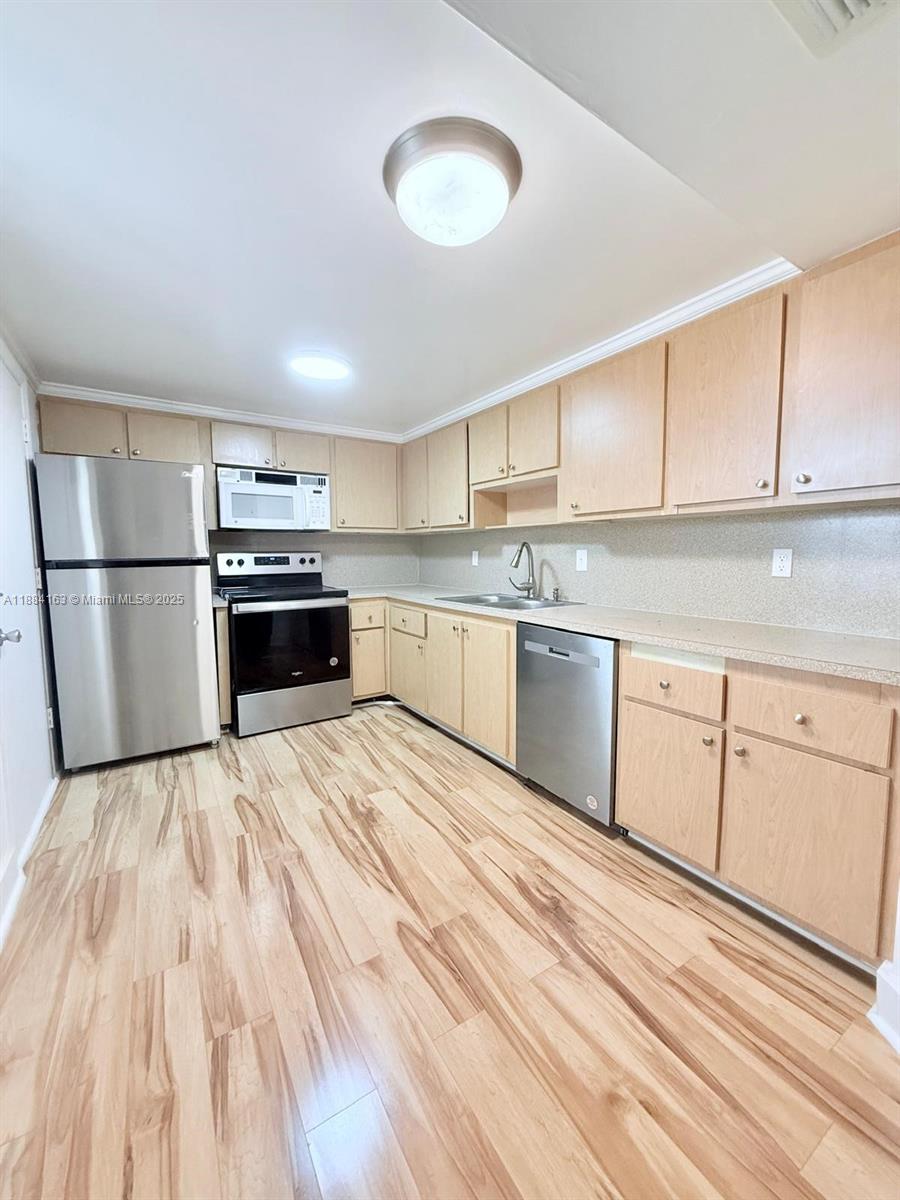 1201 NE 191st St #G304,Miami, FL 33179