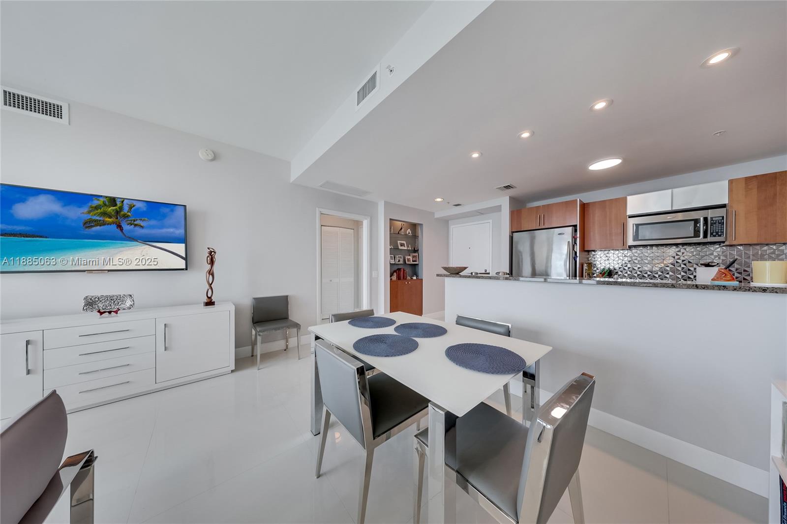 image Met 1 Condo2